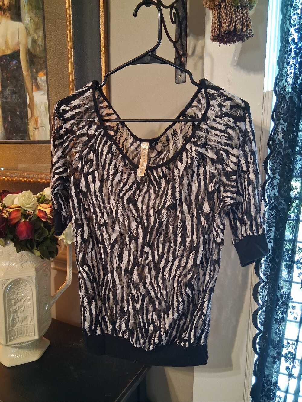 Women's Black & White Patterned Short Sleeve Top